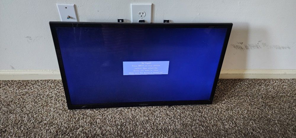 32" Insignia TV