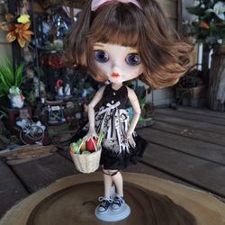 1:6 Scale Hand Woven Basket With Handmade Clay Veggies