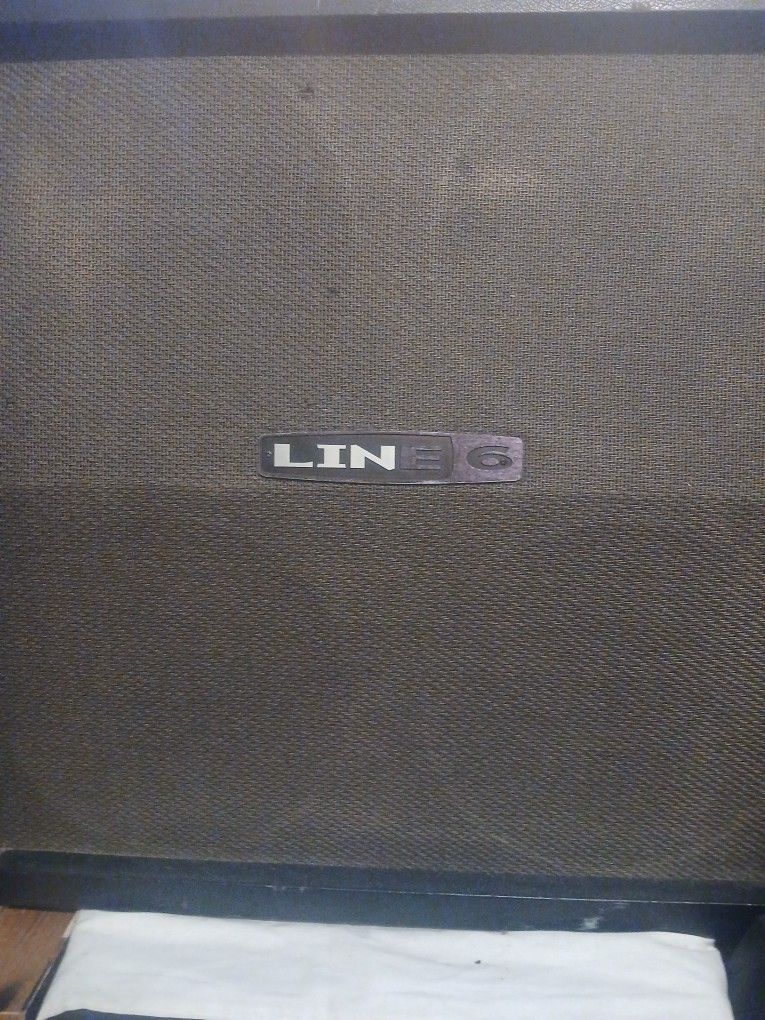 Line 6 4×12 Guitar Cabinet w/Celestions (320 Watts)