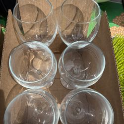 6 Wine Glasses 