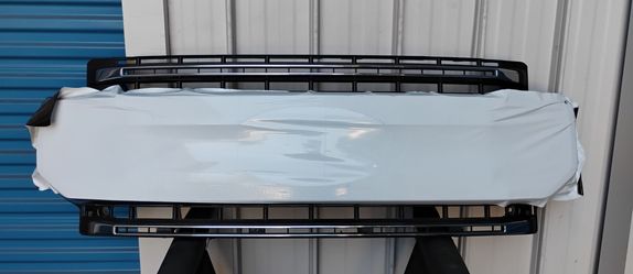 2020 2021 2022 FORD F 250 / 350 / 450 SUPER DUTY front bumper upper grille oem.