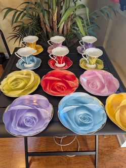 Casati 18 piece pure porcelain and 24 karat gold trim tea set with dessert plates in excellent condition. Vintage over 50 years old. Never used