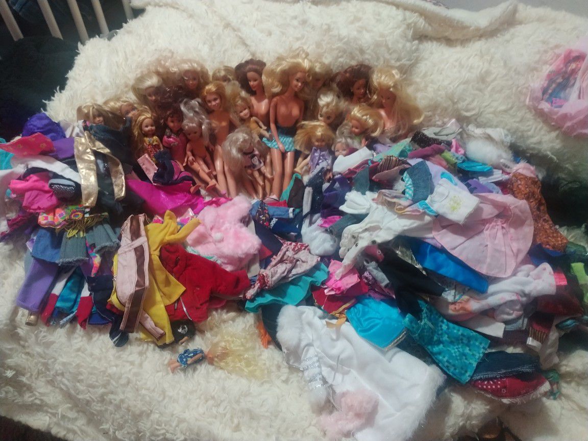 Barbies And Clothes 