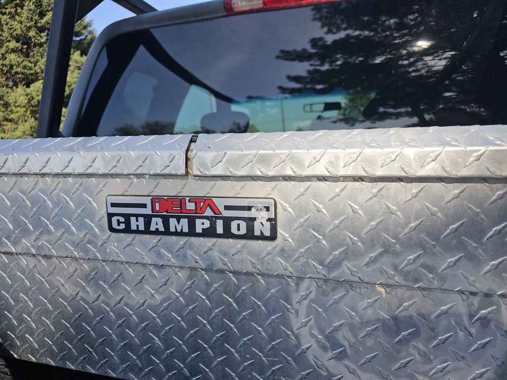 Delta Champion Diamond Plate Box With Key