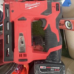 Milwaukee Staple Gun