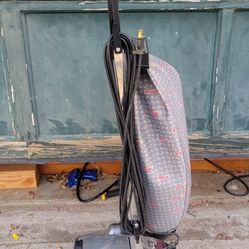 Kirby Heritage II Upright Vacuum