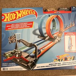 Hot Wheels Double Loop Dash Drag Racing with 2 VehiclesPlayset