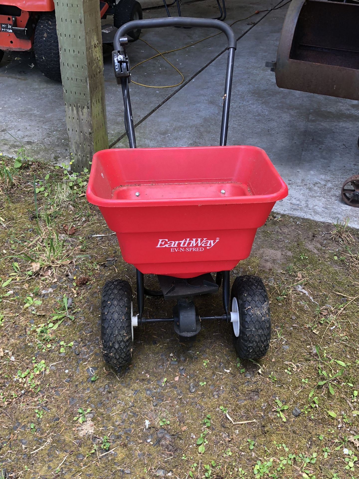 Earthway 80lb Spreader 