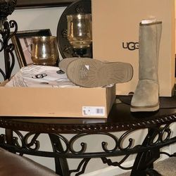 UGGS 