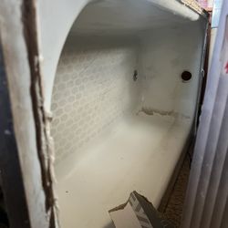 Crane Cast Iron Tub! White.