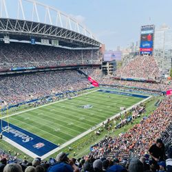 SEATTLE SEAHAWKS VS.  MINNESOTA VIKINGS, 11/30/2025, 4 TICKETS, SUNDAY, 1:05PM, GREAT FOR FAMILIES!! AMAZING DEAL!! 