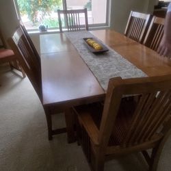 DINING ROOM TABLE 