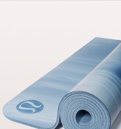 Lululemon yoga mat blue marbled color