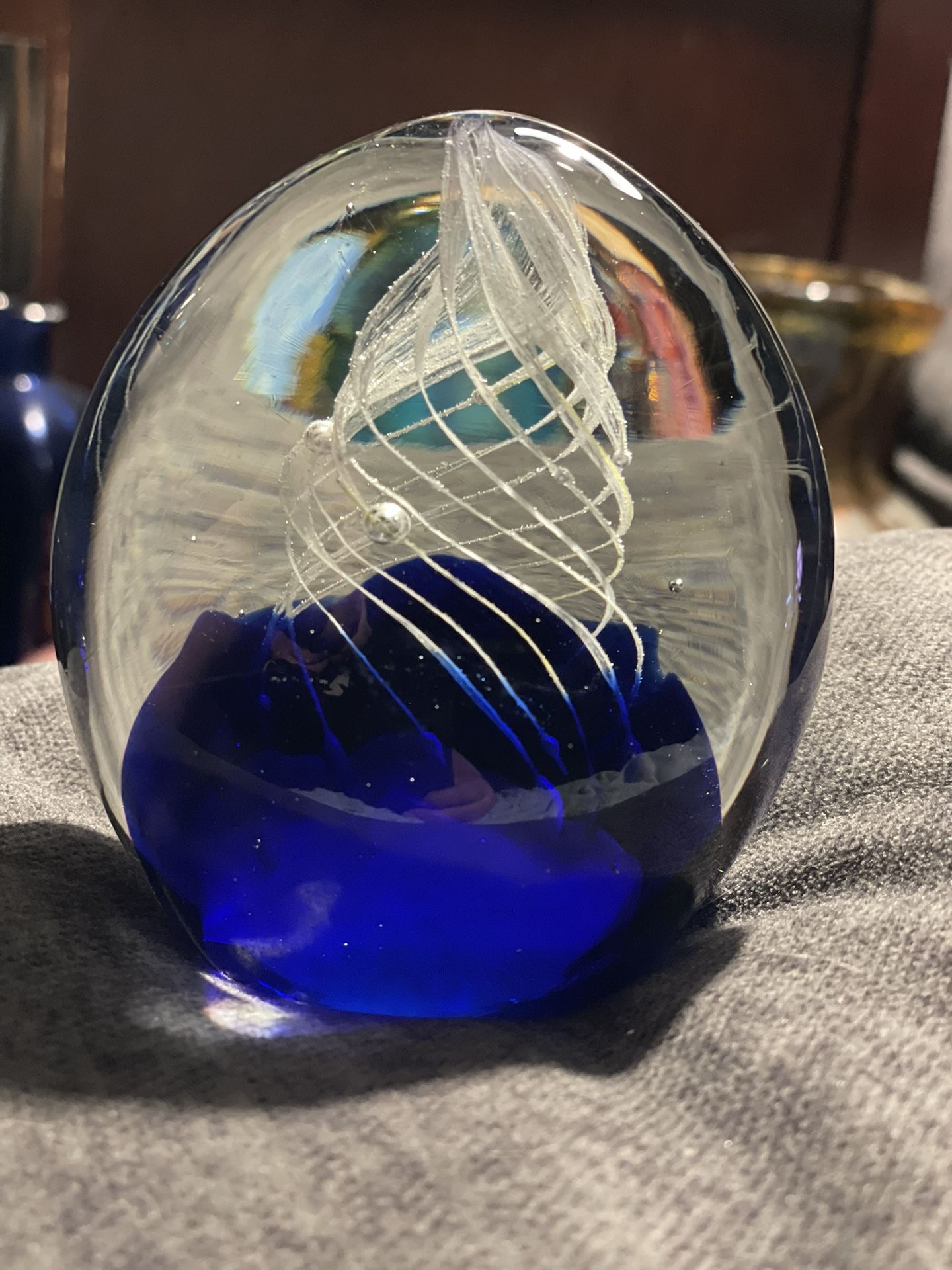  Lovely pretty Cobalt blue 💙 With Beautiful White Design  vintage glass paperweight