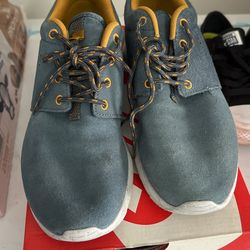 Women’s Nike Rosherun Suede Sz 5.5