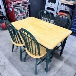 Kitchen Table 4’ X 2.5’ X 29” Tall w/ 4 Chairs 