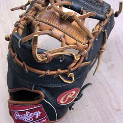 Rawlings Heart of the Hide first basemen baseball glove . Really nice glove 
