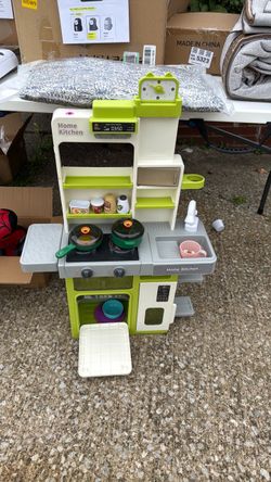 Toy kitchen