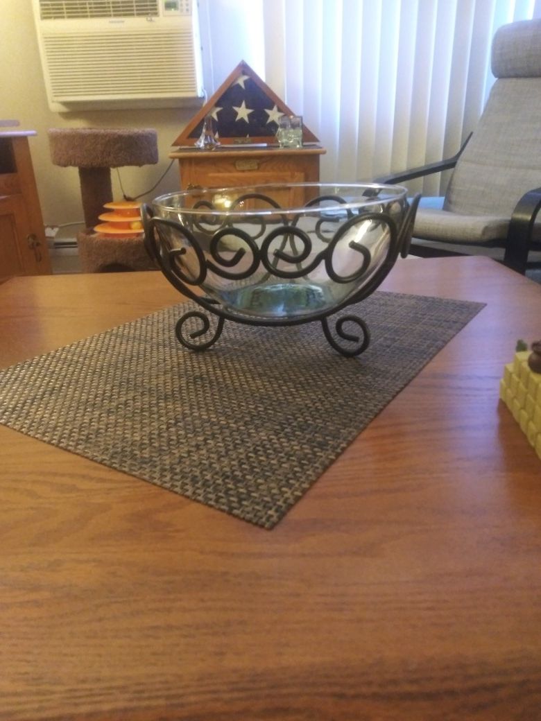 BLACK WROUGHT IRON AND GLASS DECORATIVE TABLE BOWL