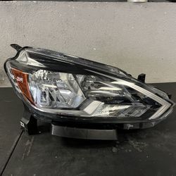 2016-2017-2018-2019 NISSAN SENTRA RIGHT HEADLIGHT OEM USED