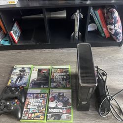 Xbox 360S 250Gb W/ 5 Games & 2 Controllers