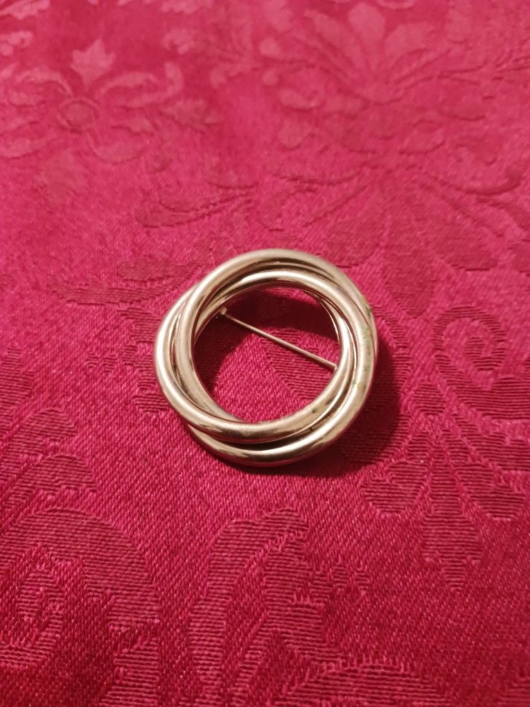 round banded open circle brooch