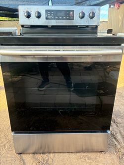 STOVE SAMSUNG ELECTRIC STEEL STAINLESS EVERTING WORKING VERY CLEANING DELIVERY AND INSTALLATION AVAILABLE