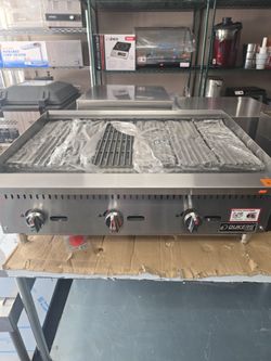 Dukers Commercial Gas Charbroiler Grill