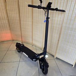 ELECTRIC SCOTER 1200W POWER MOTOR-28MPH-,33MILES RANGE-MAX. LOAD 330LBS.
Rovoron Electric Scooter.
NFC FUNCTION,TURN ON.
1200 watts power motor.
Max. 