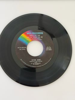 Elton John/ Don’t Let The Sun Shine Down On Me