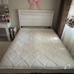White bed wıthout mattress
