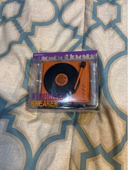 The Vivitar Mini Record Player Wireless Speaker