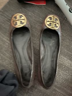 Tory Burch size 8 loafers with logo - brown