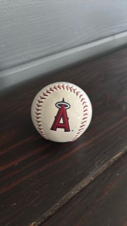 Carlos Estévez signed ball
