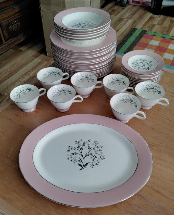 Cavalier Eggshell-Homer Laughlin China
