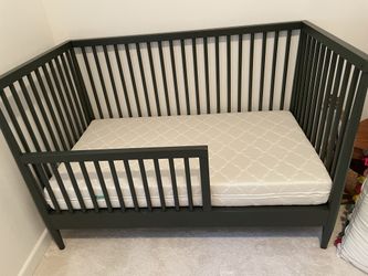 Crate & Barrel Hampshire Convertible Crib And Toddler Bed