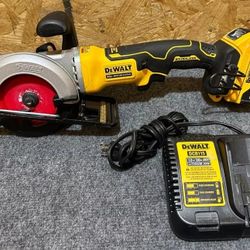 DeWalt Atomic 20V MAX Cordless Brushless 4-1/2 in. Circular Saw and 20V MAX POWERSTACK Compact Battery Starter Kit

