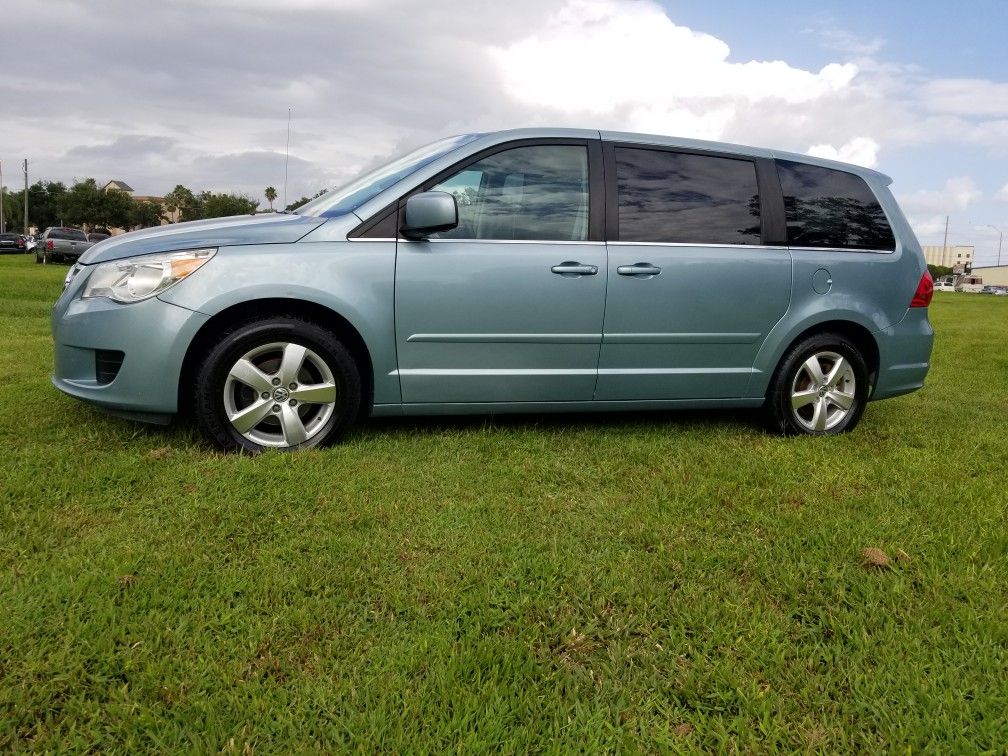 2009 Volkswagen Routan for Sale in Kissimmee, FL - OfferUp