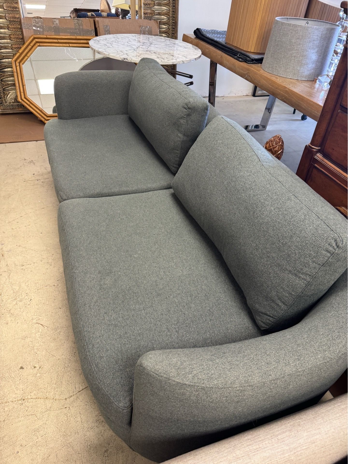 modern curved design sofa with solid rubberwood legs