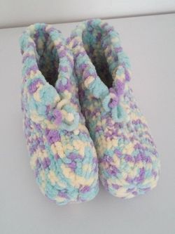 NEW HANDMADE WOOL SLIPPER, THICK SOLE, VERY COMFORTABLE, SIZE 6