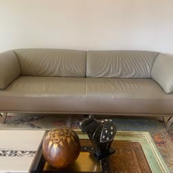 Italian Leather Couch Excellent Condition 