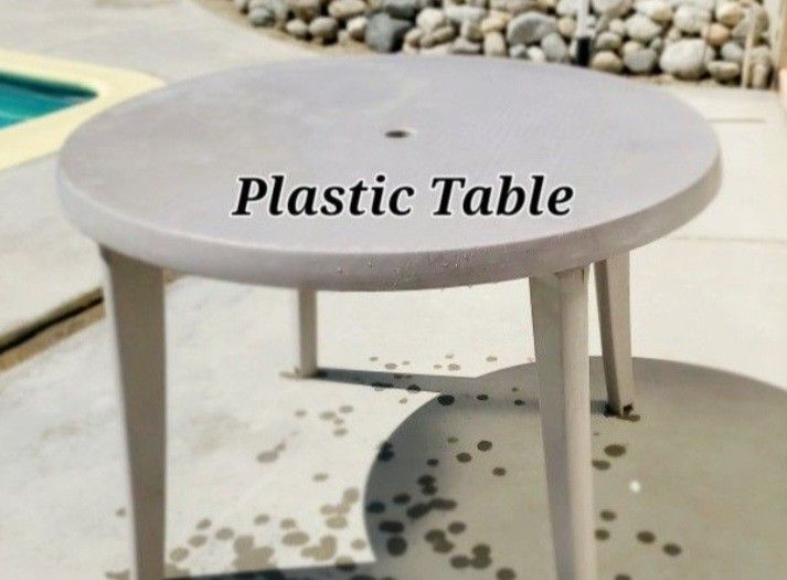 Cheap Plastic Table in Palm Springs