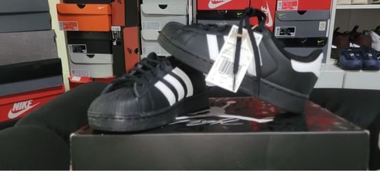 Toddler’s Adidas sizes 13K