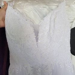 New Never Warn Wedding Dress !!!!!