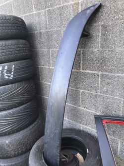 Mustang spoiler no cracks or damage