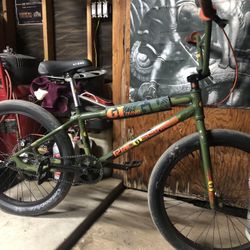 2021 GT Pro series Camouflage Edition 24”