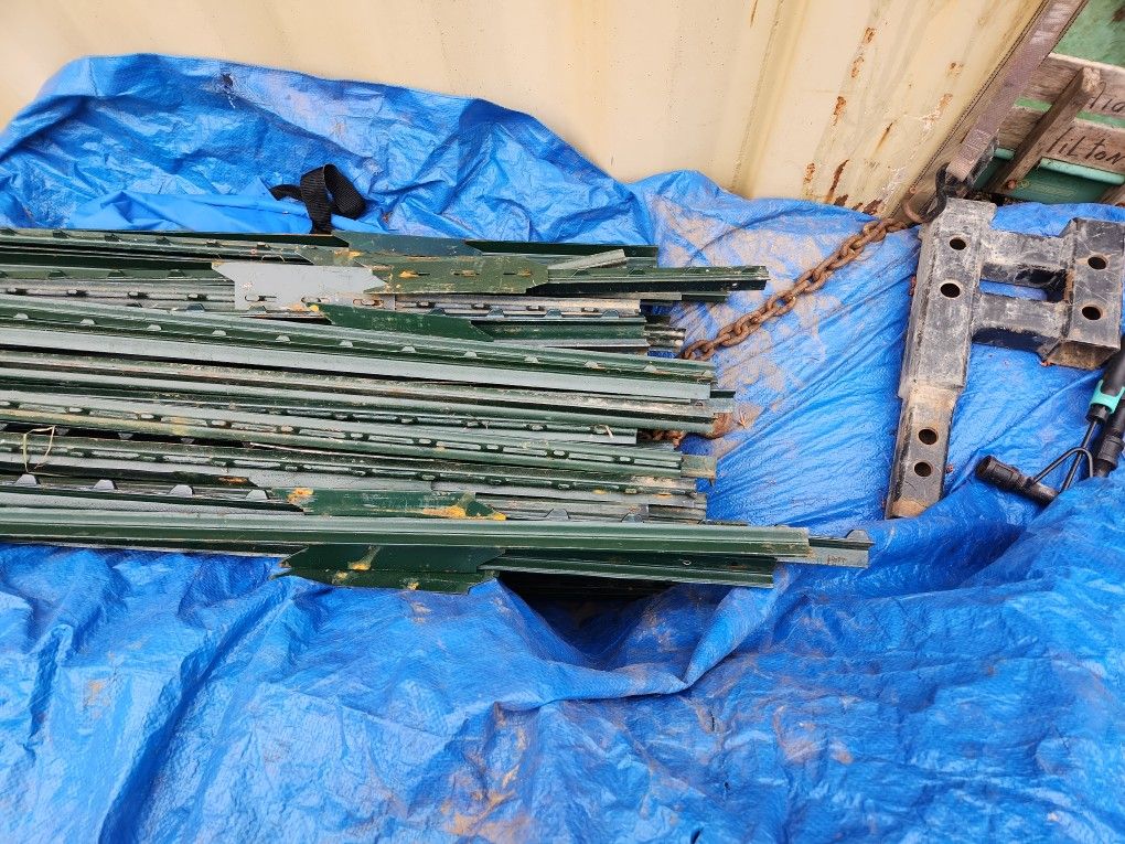 5ft T Fence Posts FOR SALE
