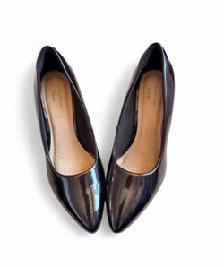 Like new Clarks black patent leather pointed toe heels women shoes