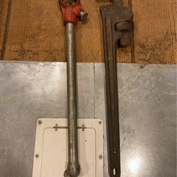Ridgid Pipe Wrench 24” And Ridgid Pipe Threader Handle