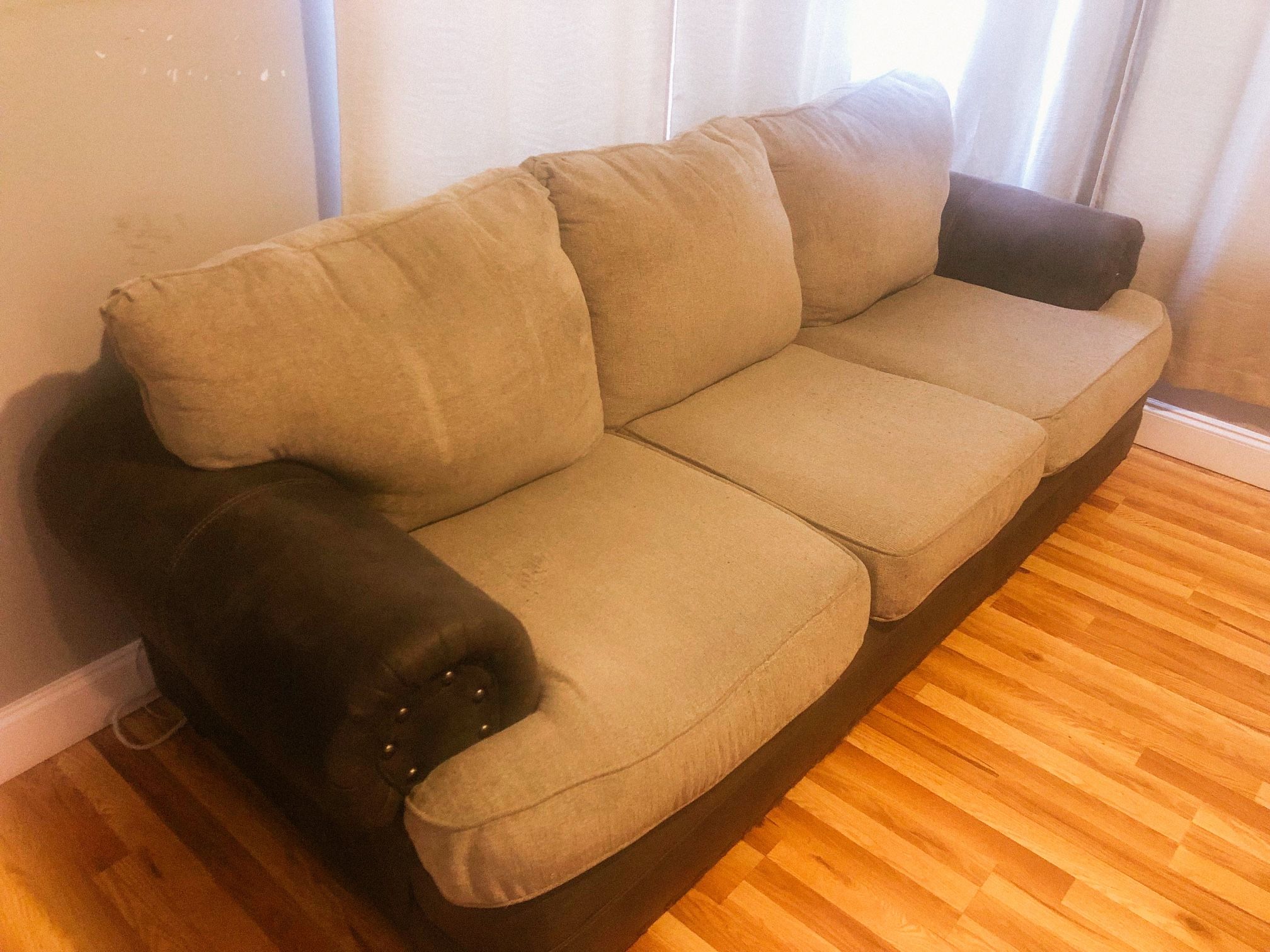 Large & Comfy 3-Seater Couch – Clean & Ready for Pickup